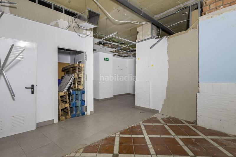 Foto ff4cad7f-a6d7-42fa-ac67-2ceaccb5cbf3. Local comercial local en acera del darro frente al corte inglés! en Granada
