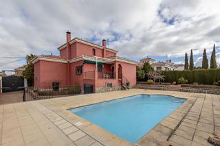 Chalet en Calle oporto 40. Chalet en viñas del rey, otura