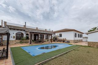 Masia a Moraleda de Zafayona. Espectacular villa con casa en 1 sola planta. parcela de 18.000