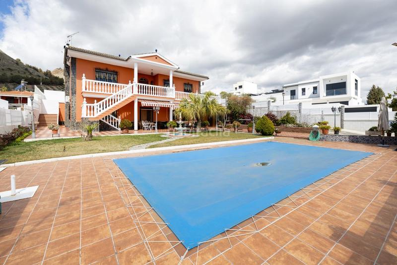 Foto 5946a0d0-b0d2-447e-a231-9cbd2fd9a8e7. Casa espectacular casa independiente con piscina y opcion de terreno urbanizable 2000m2 en Atarfe