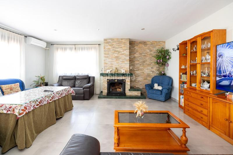 Foto a9c0d57a-c290-4d88-babe-e32b7b970b27. Casa espectacular casa independiente con piscina y opcion de terreno urbanizable 2000m2 en Atarfe