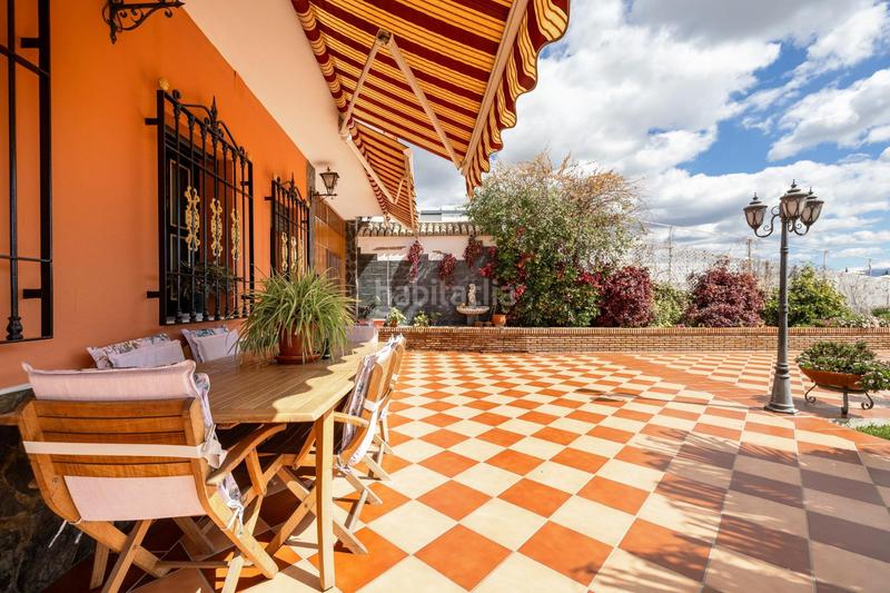 Foto c782b73f-f4a3-42fe-a7b3-cbb7342a02e2. Casa espectacular casa independiente con piscina y opcion de terreno urbanizable 2000m2 en Atarfe