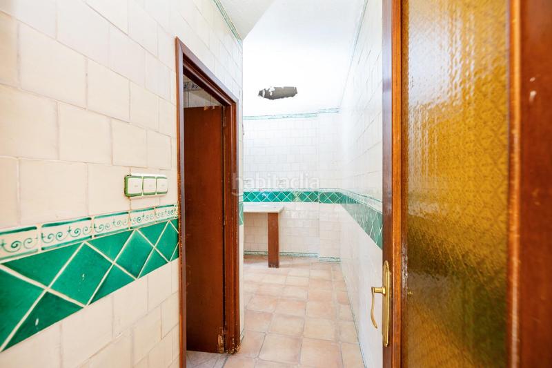 Foto 675f00dc-ff1f-43f2-adbc-bebe61bdca78. Casa adosada casa con encanto a reformar en plena cuesta del chapiz. patio, varias terrazas y mucho más en Granada