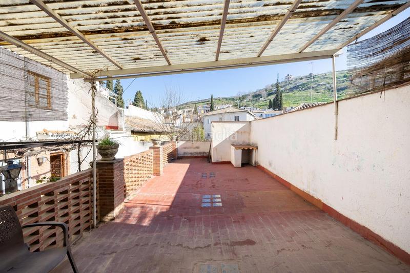 Foto 760ea0c6-a35d-483a-8b00-1fac18a7e9dd. Casa adosada casa con encanto a reformar en plena cuesta del chapiz. patio, varias terrazas y mucho más en Granada