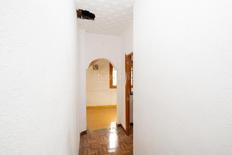Foto 9e4389ce-cefd-42ea-92bc-417479cc2b50. Casa adosada casa con encanto a reformar en plena cuesta del chapiz. patio, varias terrazas y mucho más en Granada