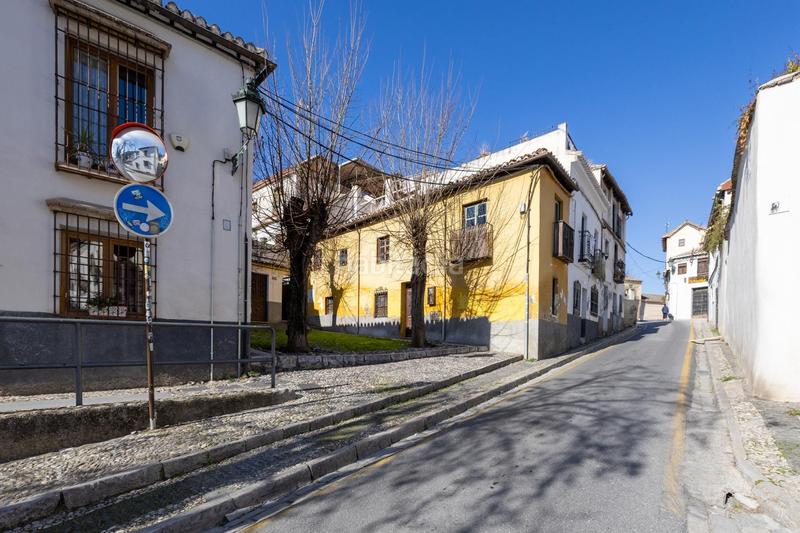 Foto a0f7672c-7581-4ae8-ac87-526804fae60b. Casa adosada casa con encanto a reformar en plena cuesta del chapiz. patio, varias terrazas y mucho más en Granada