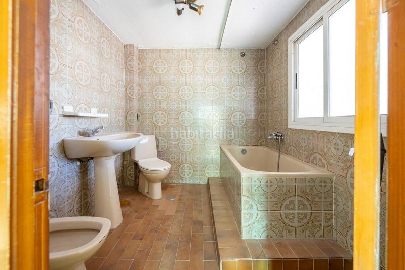 Foto b879e7c2-4e5b-4f1a-8035-5f4986155914. Casa adosada casa con encanto a reformar en plena cuesta del chapiz. patio, varias terrazas y mucho más en Granada