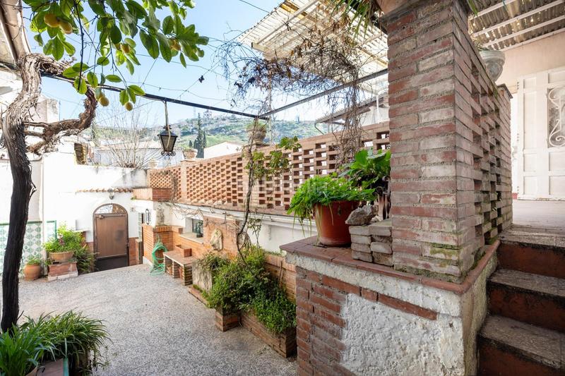 Foto ba320b95-fe88-4e61-a678-a61dcc93e52b. Casa adosada casa con encanto a reformar en plena cuesta del chapiz. patio, varias terrazas y mucho más en Granada