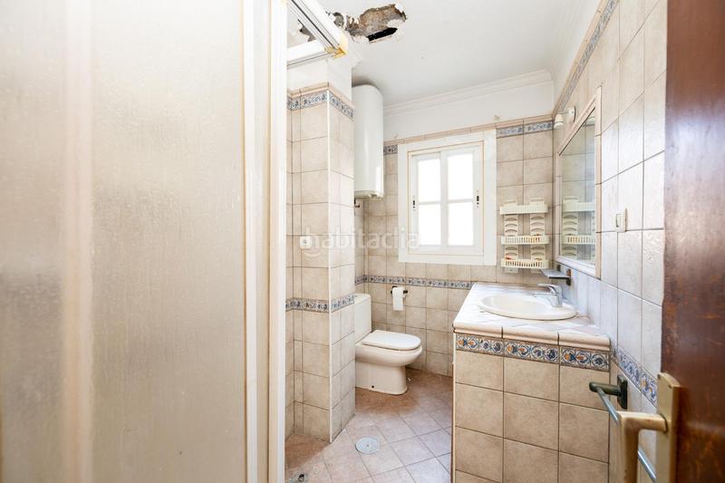 Foto bf409b05-6981-482d-8fec-a4db87871e05. Casa adosada casa con encanto a reformar en plena cuesta del chapiz. patio, varias terrazas y mucho más en Granada