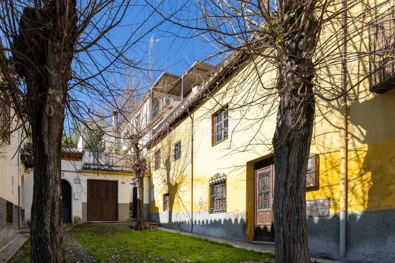 Foto d3a4d279-1327-4acd-9b80-086b49fc92e7. Casa adosada casa con encanto a reformar en plena cuesta del chapiz. patio, varias terrazas y mucho más en Granada