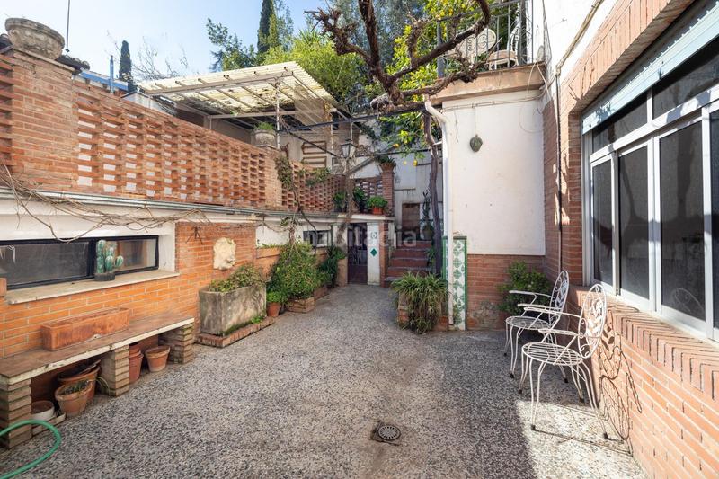 Foto d5590494-d1a9-46f0-ada7-c9f66309617d. Casa adosada casa con encanto a reformar en plena cuesta del chapiz. patio, varias terrazas y mucho más en Granada