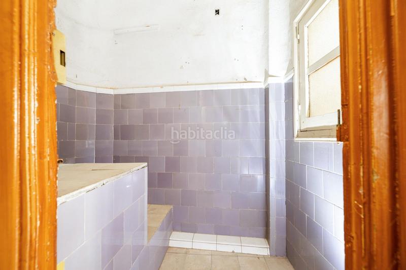 Foto e766960d-e6b2-4b51-84ef-04c58e1e99b0. Casa adosada casa con encanto a reformar en plena cuesta del chapiz. patio, varias terrazas y mucho más en Granada