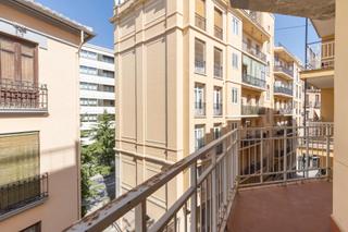 Piso en Calle de almona del boquern 15. Luminoso piso con vista a la gran va de colon