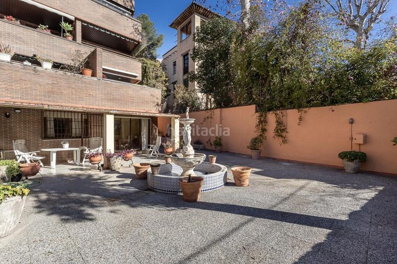 Foto b5da1426-46fb-449b-9de3-2179ef6f9a40. Piso exclusivo piso con jardín privativo en una de las mejores urbanizaciones en Granada