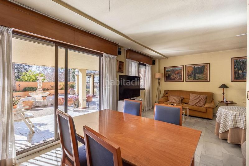 Foto cf90856a-18cc-47a1-a651-9f1d6bb148e3. Piso exclusivo piso con jardín privativo en una de las mejores urbanizaciones en Granada