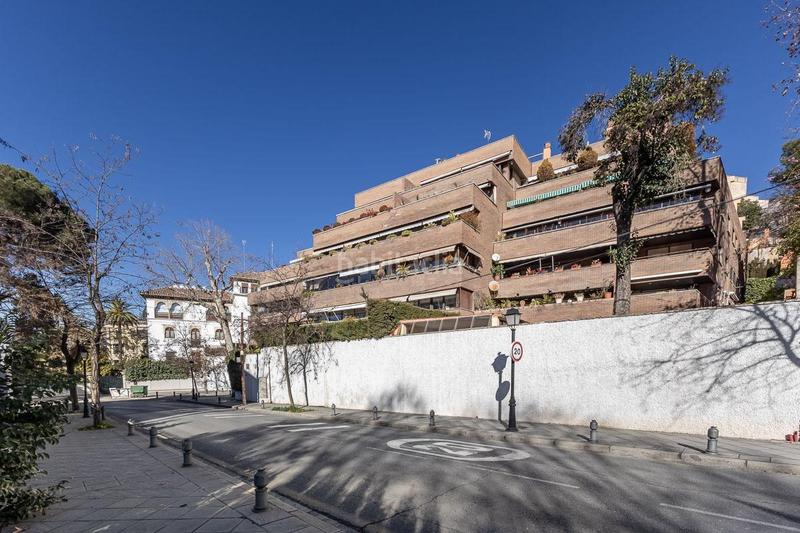 Foto e276ee48-808f-4f80-9b4f-630511609f19. Piso exclusivo piso con jardín privativo en una de las mejores urbanizaciones en Granada