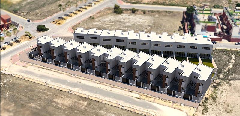 Foto b385148d-5c25-40fe-b53e-531700f2c0f2. Casa adossada 115m<sup>2</sup> amb calefacció aparcament a Jun