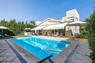 Chalet à Residencial Triana - Barrio Alto. Chalet con parcela y piscina en urbanización los chopos.