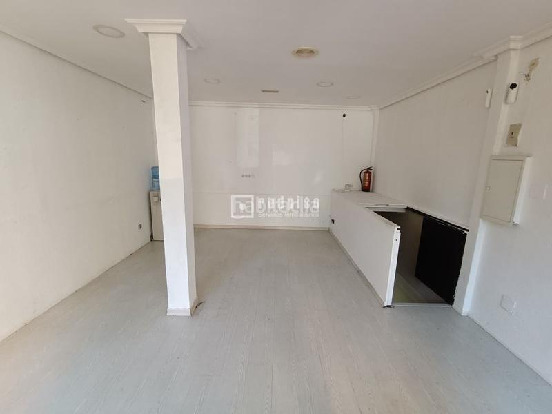 Foto 40597fc0-da28-4d83-bd0e-ab0a9077a574. Local comercial  en venta en la calle illescas en Madrid