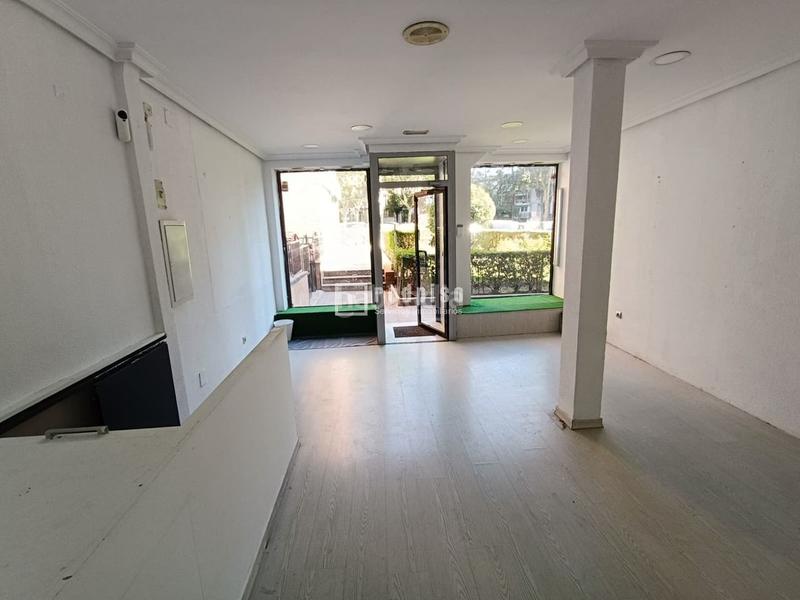 Foto 610e020d-ae8d-4727-a115-79c682392f45. Local comercial  en venta en la calle illescas en Madrid