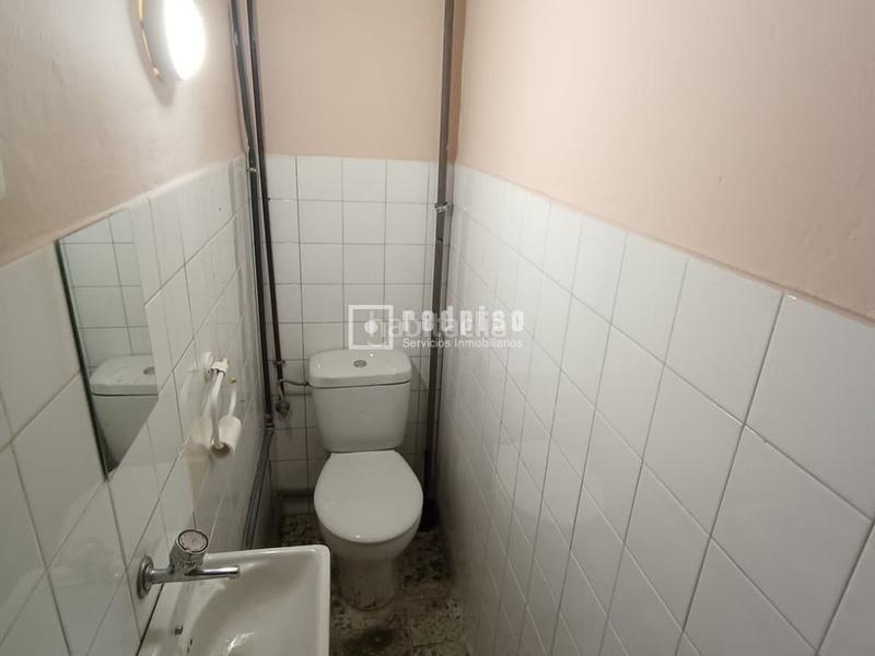 Foto ddf54997-087a-4f7c-bddd-a1f8abb446f3. Local comercial  en venta en la calle illescas en Madrid