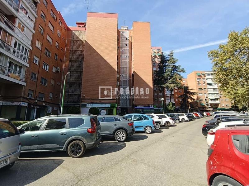 Foto 2ef9a99a-cc83-4ea6-8b1a-a79c9066ce1d. Local commercial dans Aluche Madrid