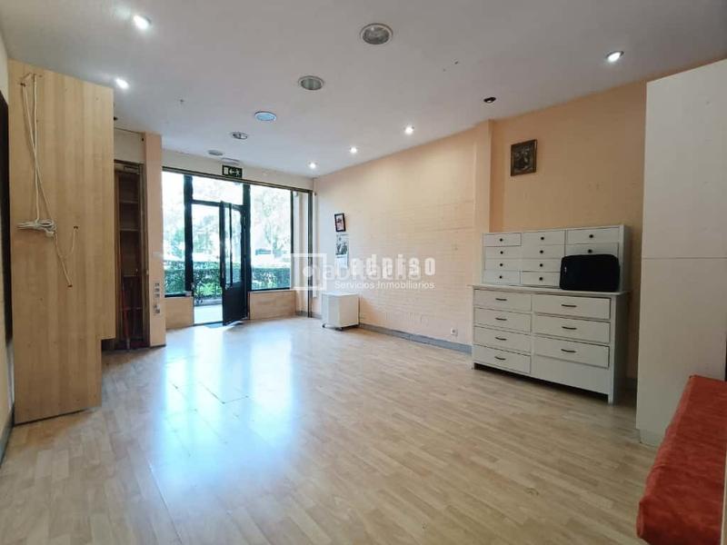 Foto b14226a3-9aea-48a2-be0f-65915a99fe9d. Local commercial dans Aluche Madrid
