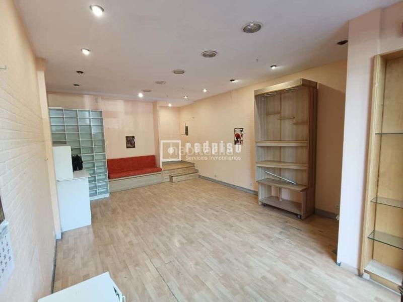 Foto f88088a3-4907-44a0-9ad5-8c3583a5ca56. Local commercial dans Aluche Madrid