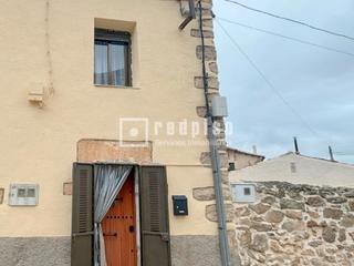 Casa a Navafría. Casa 3 dormitorios, garaje y patio en navafria  segovia
