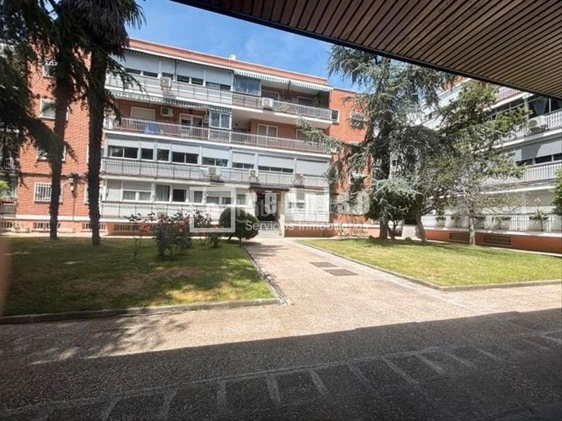 Foto ffa8aa73-f0c0-43ea-a0ba-9b8444d6d9d4. Piso excelente piso a pasos de arturo soria. en Concepción Madrid