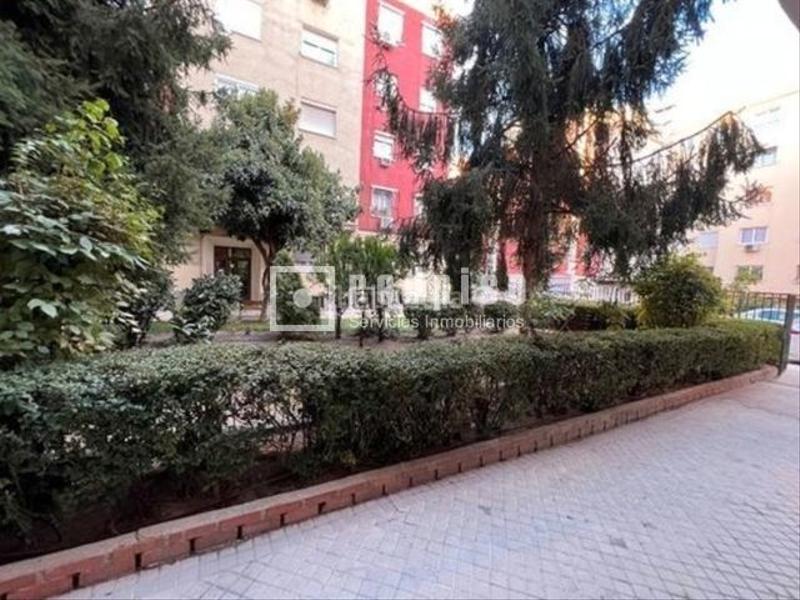 Foto a5630a90-33c7-49b3-8580-2b7c1bc28d91. Piso estupendo inmueble en barrio la Concepción scedula en Madrid