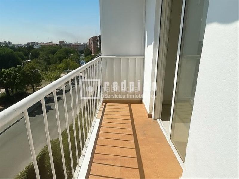 Foto 565c750b-2b5f-4b89-9fc3-f61d67f3fd9e. Piso oportunidad barrio San Pascual. piso con reforma a terminar. en Madrid