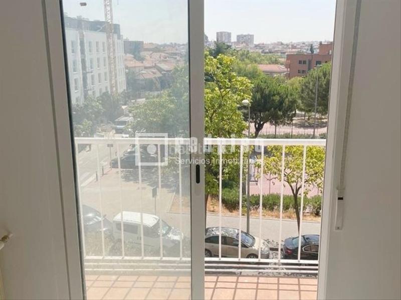 Foto a1f5c9cc-1175-4d42-9aeb-64bdaf32ccc8. Piso oportunidad barrio San Pascual. piso con reforma a terminar. en Madrid