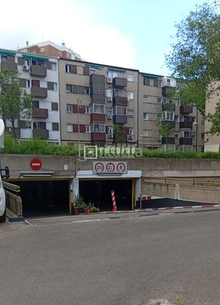 Foto b64d1d73-e12b-40f4-addb-9f738f690de4. Aparcament cotxe a San Pascual Madrid