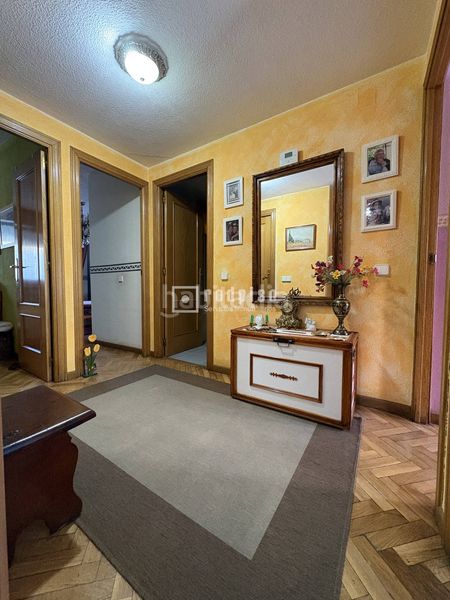 Foto c2e00e9a-cfa3-46ad-80ec-8a5d3ea27554. Flat with parking in San Pascual Madrid