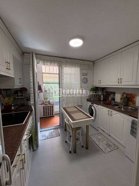 Foto fecf9e6e-9c9d-47be-ab25-9bb4cbe1a4b8. Flat with parking in San Pascual Madrid