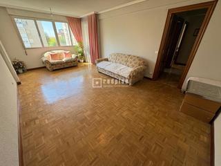 Piso  Entre arroyos. Estudio barrio moratalaz s.l.u vende estupenda vivienda en la zo