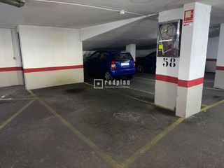 Alquiler Parking coche  De los vinateros. Plaza de garaje en exclusiva para alquilar en camino de los vina