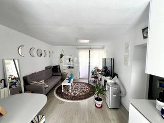 Lloguer Pis  Del doctor garcía tapia. Luminosa vivienda en alquiler de 2 dormitorios.