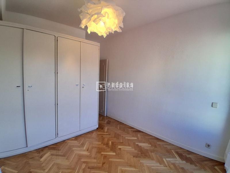 Foto 7b590e74-9e2f-46cc-8fd8-b1e1de17ce5a. Rent flat with heating in Peñagrande Madrid