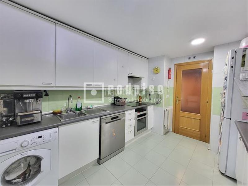 Foto c84d9ff2-0abe-4f60-a0ae-c2ff60bb22e9. Pis amb calefacció aparcament piscina a Brezo Valdemoro