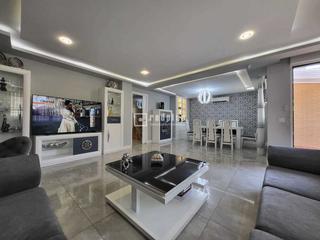Chalet en Centro. Exclusivo chalet de diseño moderno y 380 m reformados con máxima