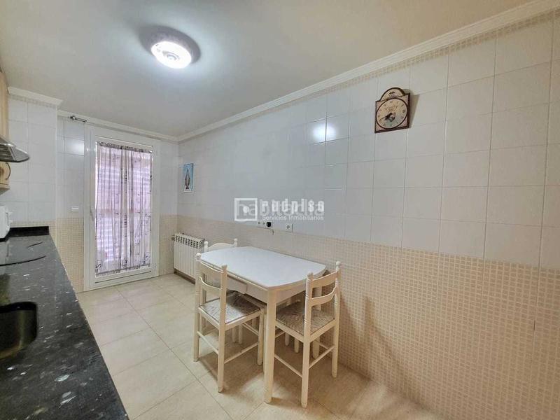 Foto a08bd748-80a7-40d3-851e-d2fe0c71082f. Piso tu nuevo hogar te espera! finca del 2003 con ascensor, espectacular piso de tres dormitorios, dos baños y plaza de garaje. en Valdemoro