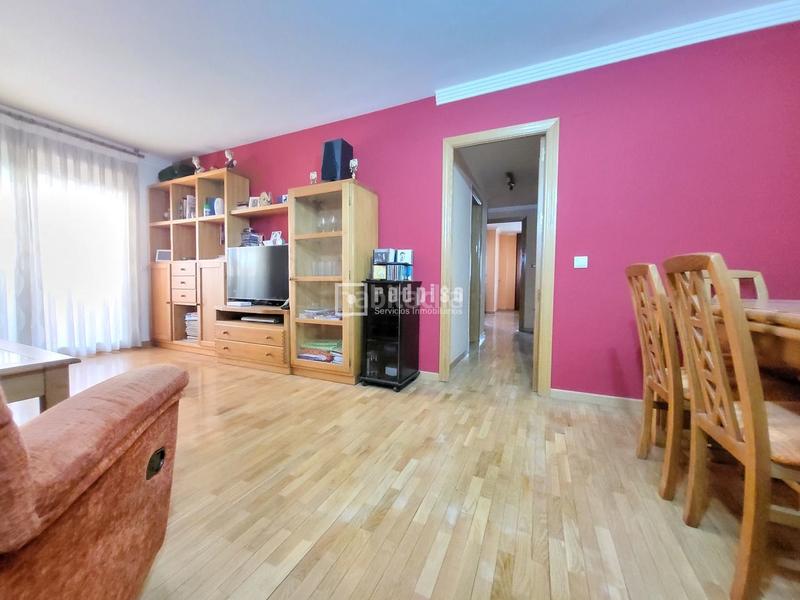 Foto a6c01b68-7ece-46c0-b502-8fbc0103c01e. Piso tu nuevo hogar te espera! finca del 2003 con ascensor, espectacular piso de tres dormitorios, dos baños y plaza de garaje. en Valdemoro