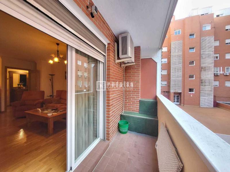 Foto c8a07bc3-e89f-4de9-b47e-df1eadf38795. Piso tu nuevo hogar te espera! finca del 2003 con ascensor, espectacular piso de tres dormitorios, dos baños y plaza de garaje. en Valdemoro