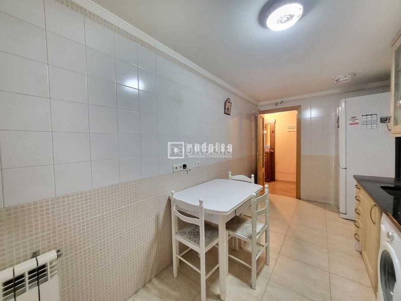 Foto f696c465-2e62-42f0-916b-8d1f05ab3aa0. Piso tu nuevo hogar te espera! finca del 2003 con ascensor, espectacular piso de tres dormitorios, dos baños y plaza de garaje. en Valdemoro