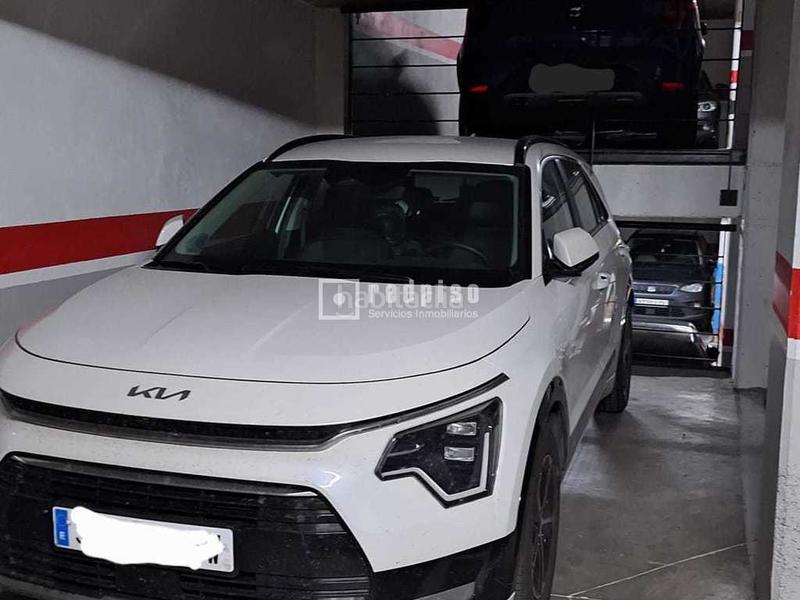 Foto a84156b3-2b36-4c80-9e54-ca1dbdba2f72. Alquiler parking coche plaza de garaje en alquiler en la c vital aza próxima al metro! en Madrid