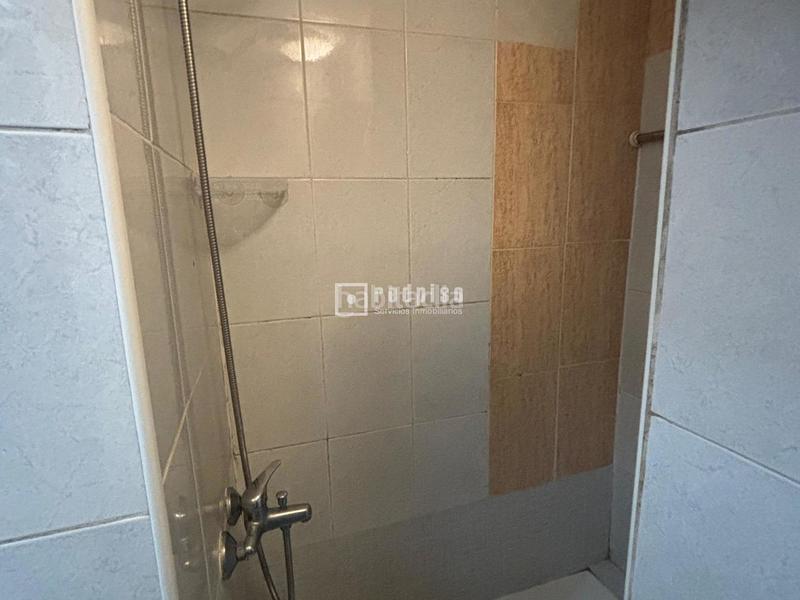 Foto ca9873ff-5f63-47ef-84b6-3a8f2d2a0b91. Piso oportunidad en plaza de orotava! vivienda exterior muy luminosa con gran potencial de reforma, actualmente alquilado hasta el 01 o en Madrid