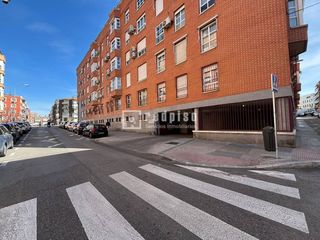 Aparcament cotxe a de Salas Barbadillo