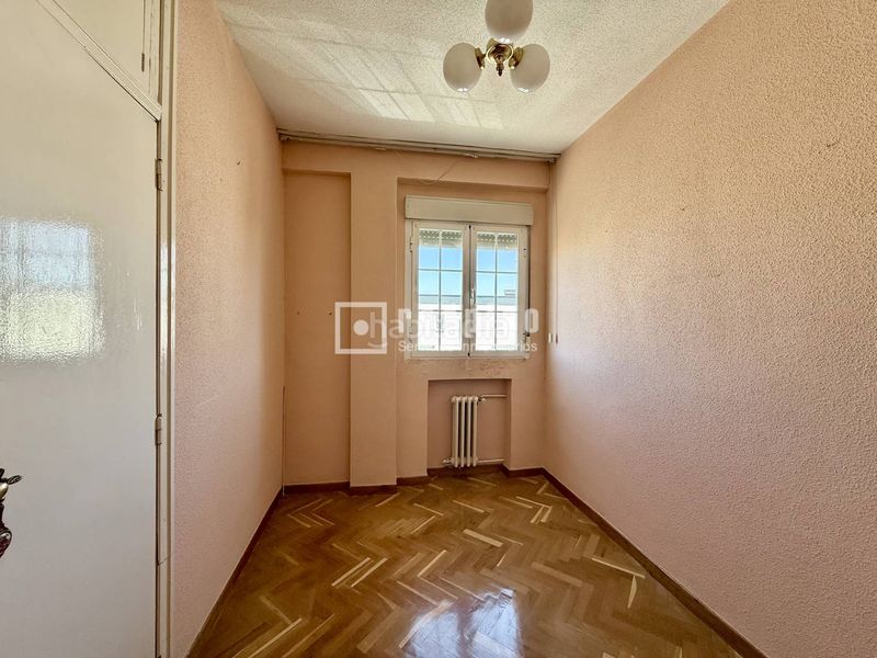 Foto 53213a72-3ae6-40f4-b3fa-22a98d65b7a1. Piso  en torre en Ventas Madrid